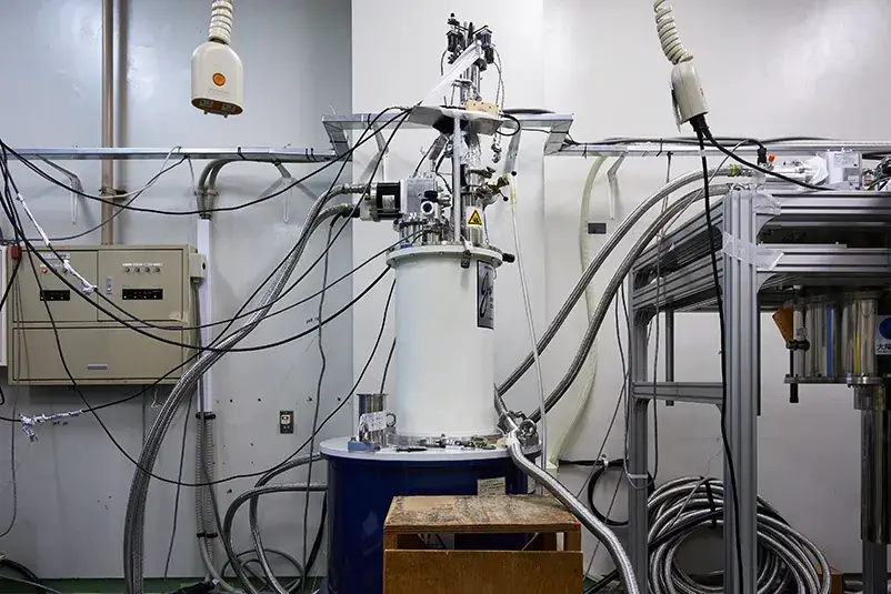 写真:高温用NMR測定装置