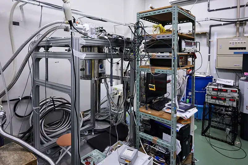 写真:小型冷凍機(低温用)