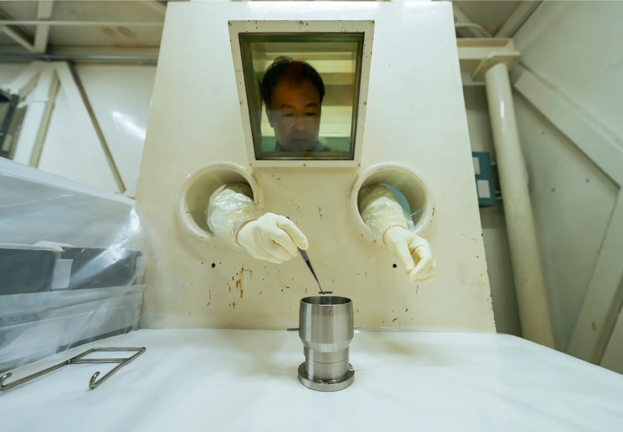 写真:ホットラボ実験棟実験イメージ