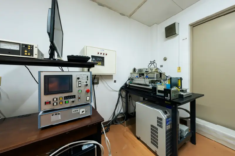 写真:引張試験機 高温