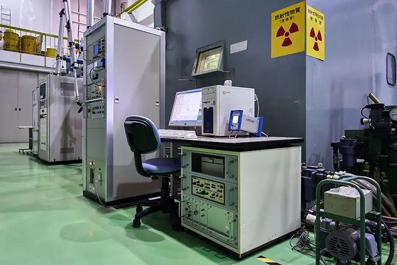 写真:計装化シャルピー衝撃試験機