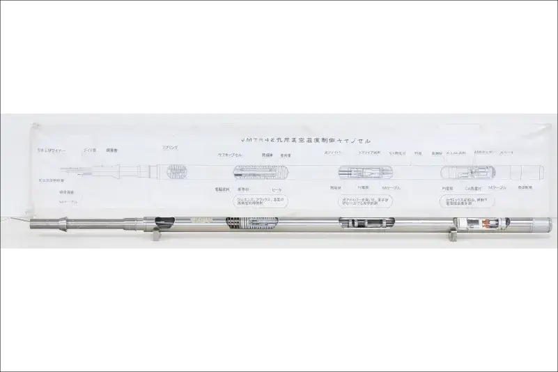 写真:照射キャプセル模型・試験片模型